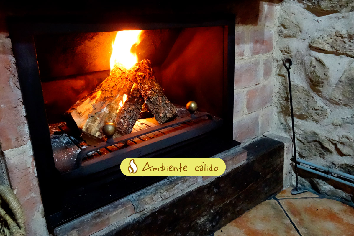 Casas rurales con chimenea, ambiente cálido y paisaje del Alto Tajo