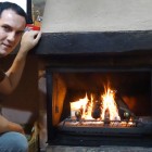 Vicente y en la chimenea del El Roble