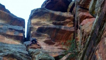 Escalar en el Barranco de la Hoz