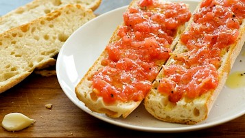 Desayunar en Casa Chon pan con tomate es facil