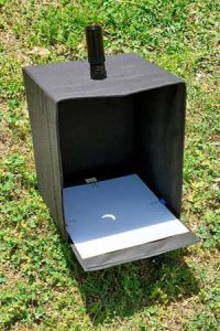 Cajas oscuras eclipses solares
